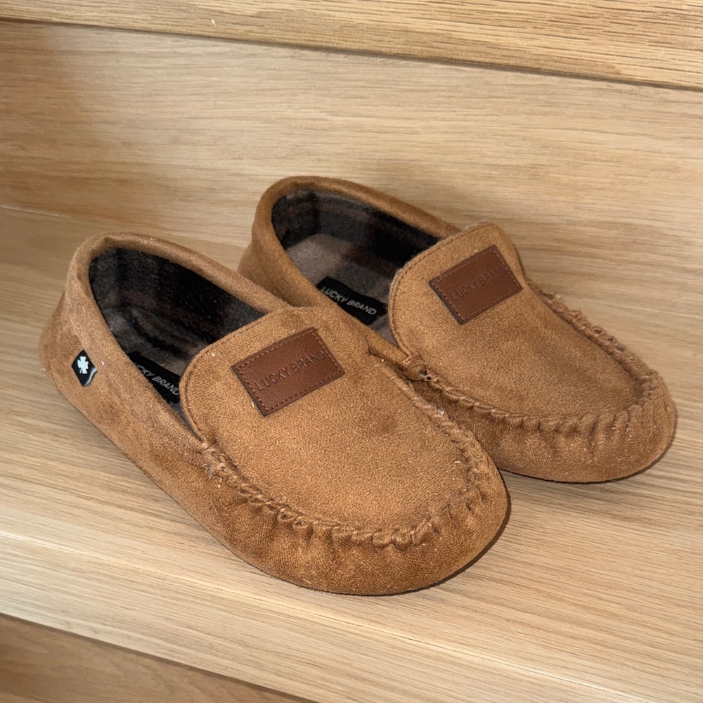 Lucky Brand Brown Suede Moccasin Slippers Boys sz 4